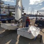 Lucas acondicionando el barco junto al sponsor que nunca falla